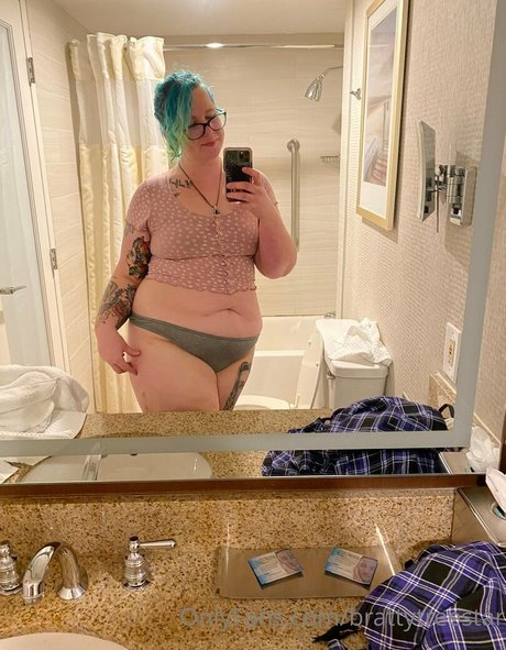 brattytreestar model nude gallery