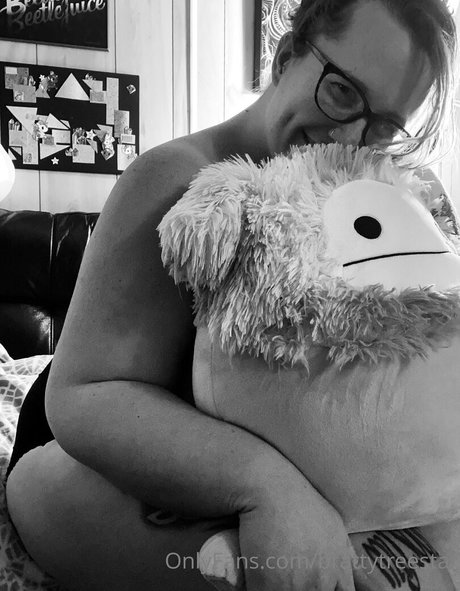 brattytreestar beautiful actress picture