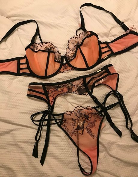 deelights sex model pictures