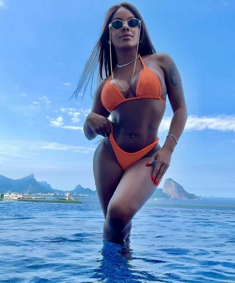 Jessica Apolinario sexy model gallery