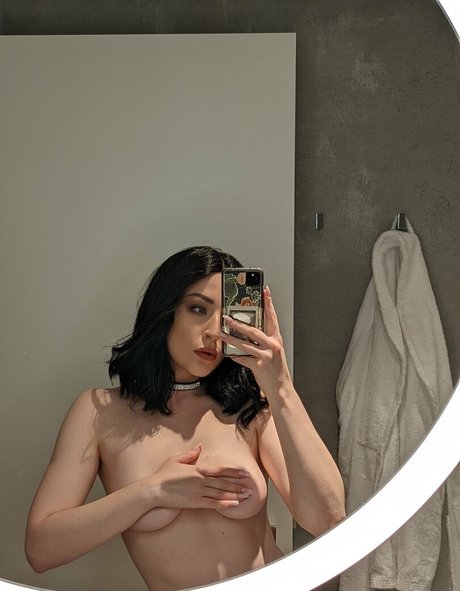 zoeunholy naked star pic