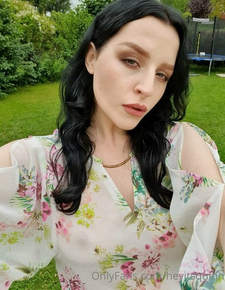 zoeunholy free star pic