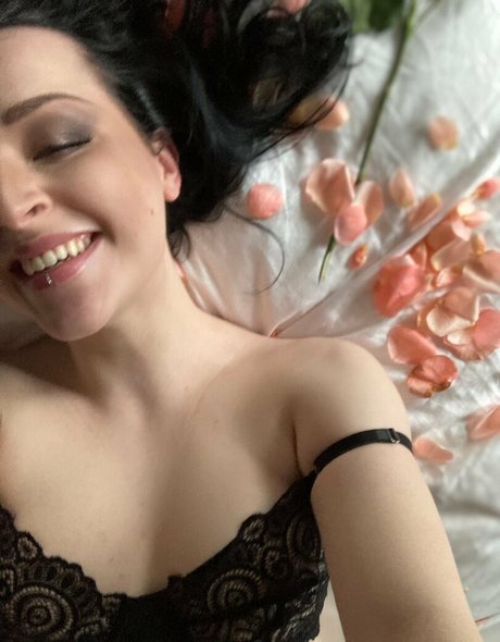 zoeunholy nudes actress photos