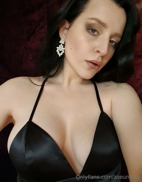 zoeunholy hot pornstar picture
