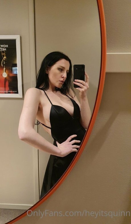 zoeunholy pornographic actress pictures