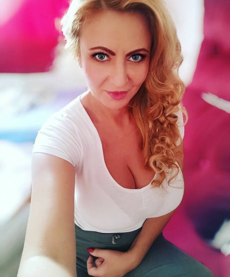 Berina Fati nude model pics