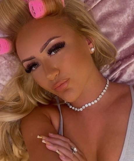 Lily Mcalpine model img