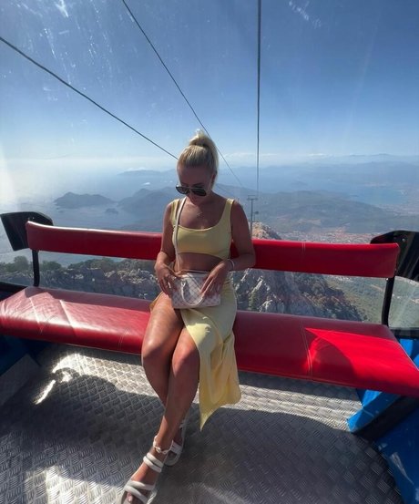 Lily Mcalpine star hot pics