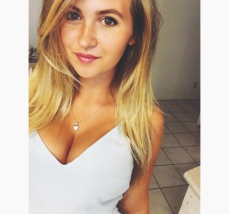 Aimee Eline model beautiful img