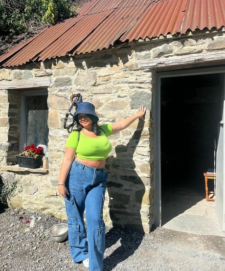 caravernon free model photos