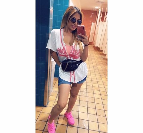 Sekzzibunnie erotic star image