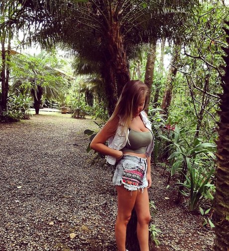 Luan Raviv model beautiful photos