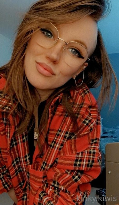 kinkykiwisx nudes model pictures