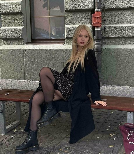 little vikki xxx pornstar pics