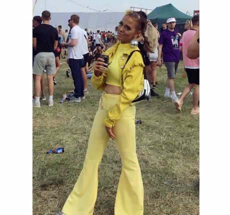 Bobbie Cook adult model photo