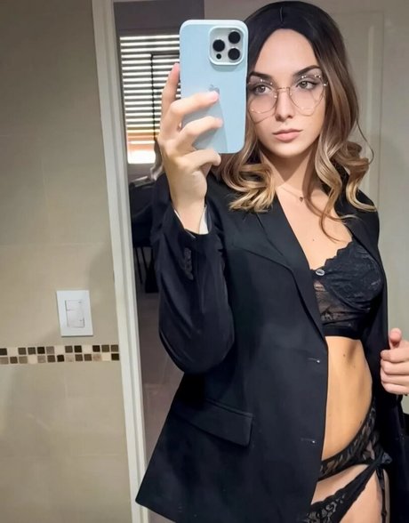 Wanda Olsen erotic star photo