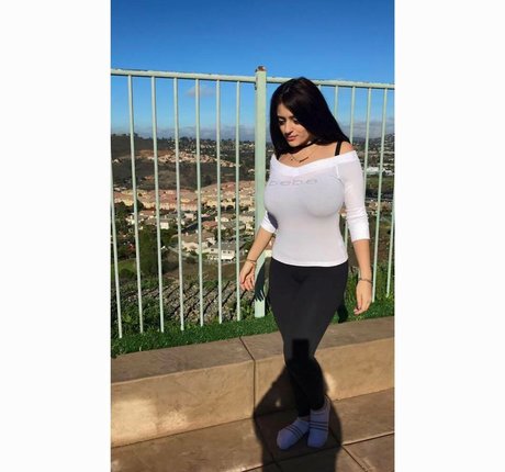 Maria Sharrad star erotic pic