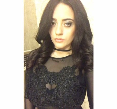 Maria Sharrad model exclusive image