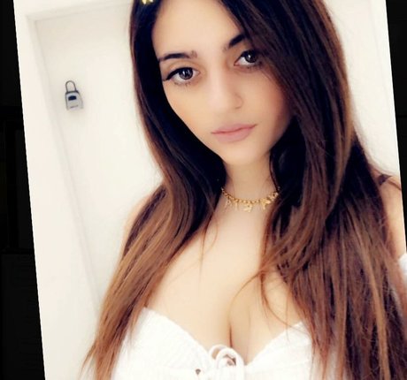 Maria Sharrad pornographic model images