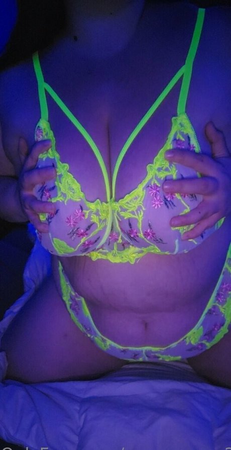 sexy mom onlyfans naked images