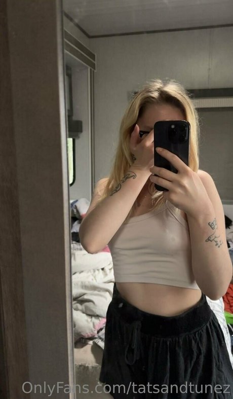 tatsandtunez sex model img