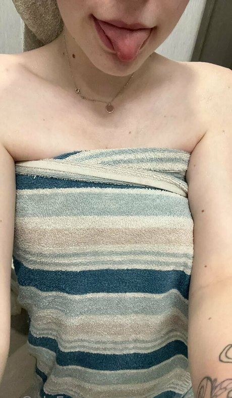 tatsandtunez sex model photo