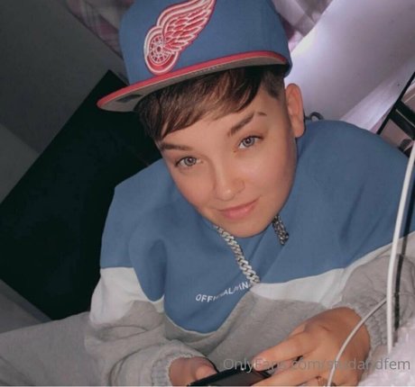 reallesbiansx model pornographic image