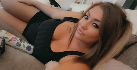 reallesbiansx pornstar beautiful img