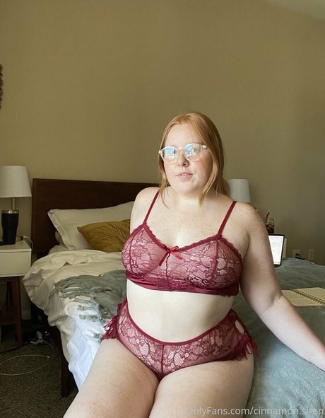 cinnamon siren naked star picture