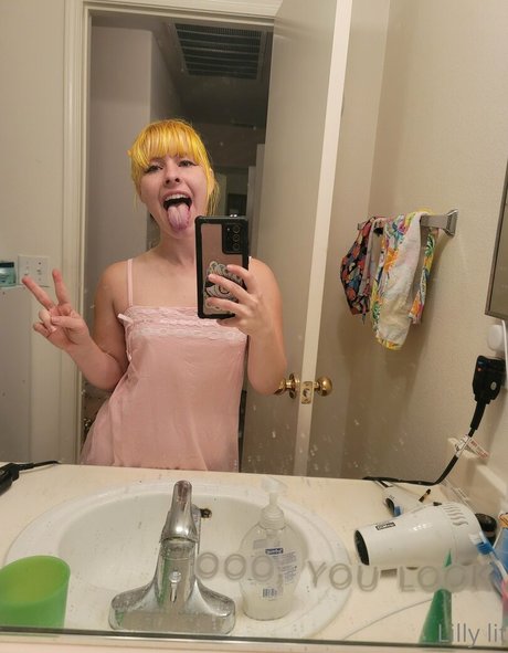 Lilly Lit pretty star pic