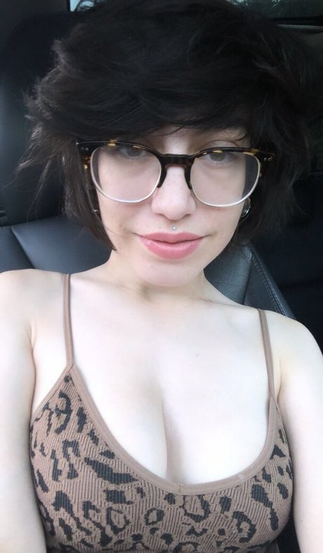 leez_____ model adult picture