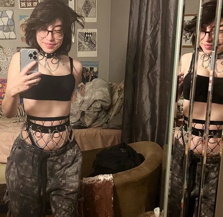 leez_____ pornstar pretty pic