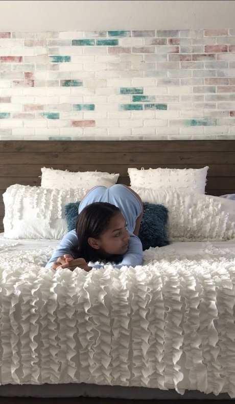 Official Anaiis perfect star photo