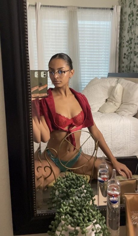 Official Anaiis star best picture