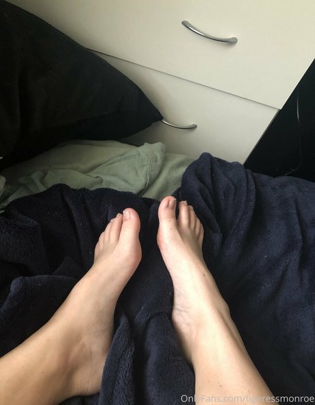 oliviamonroe hot actress picture