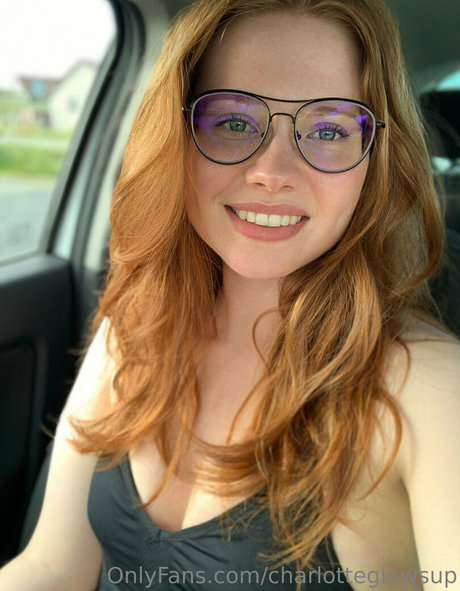 charlotteglowsup star hot photos