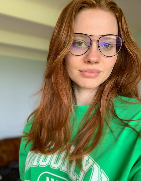 charlotteglowsup model sex photo