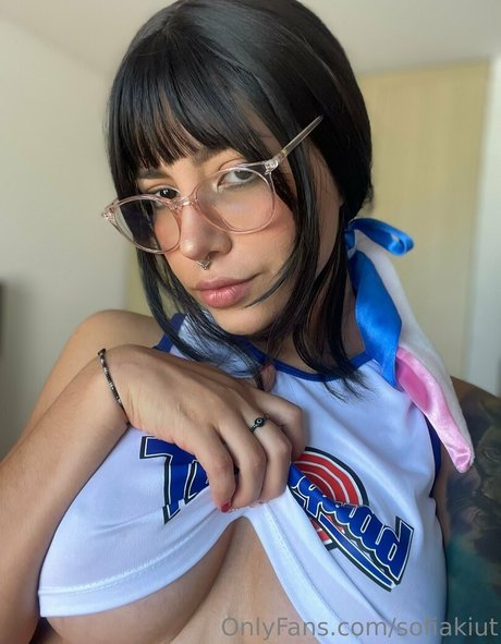 sofiakiut model top photo