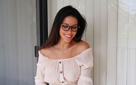 Bella Brookz model free images