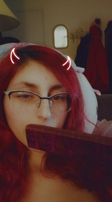 littleeevee66 naked star photos