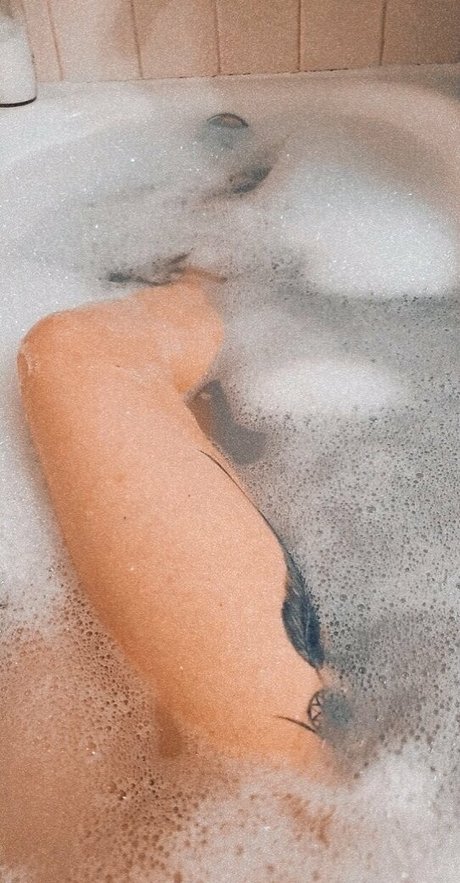 littleeevee66 naked pornstar gallery