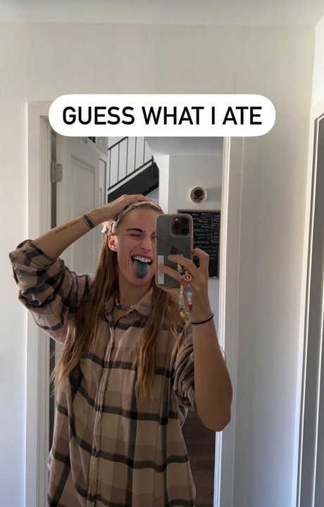 kailanovak naked model gallery