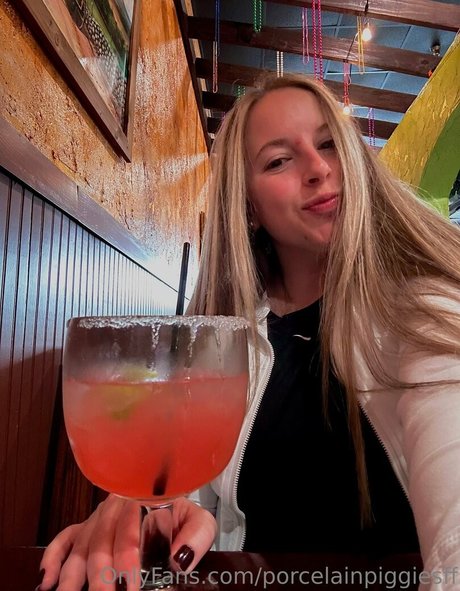 porcelainpiggiesff model pretty pictures