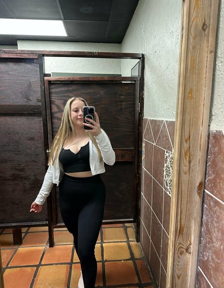 porcelainpiggiesff model sexy archive