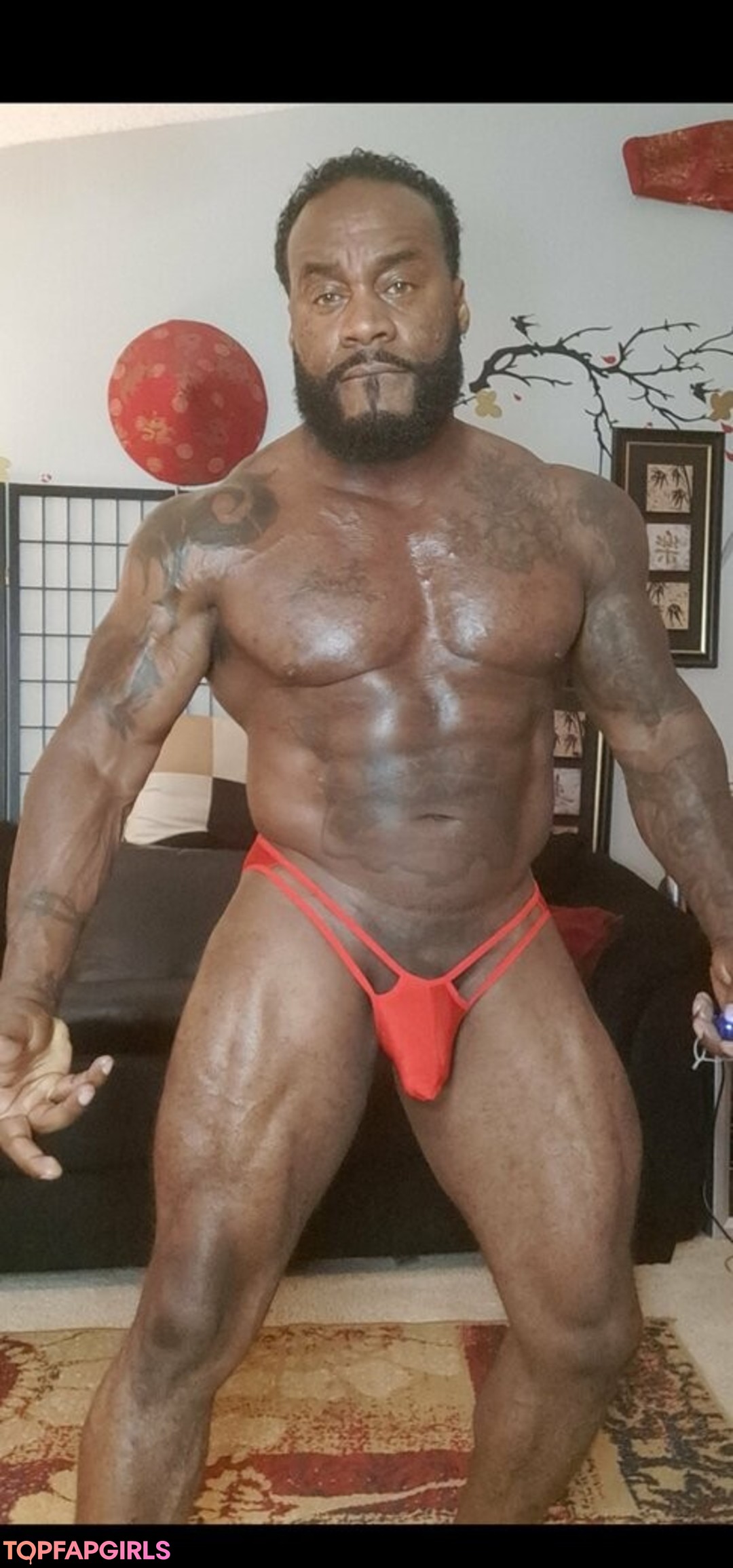 toolsfreepage adult model image