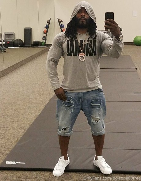 toolsfreepage naked model image