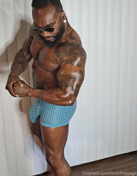 muscle nude onlyfans exclusive picture