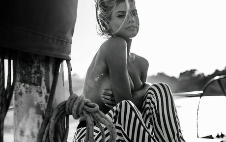 Charlotte McKinney naked model pics