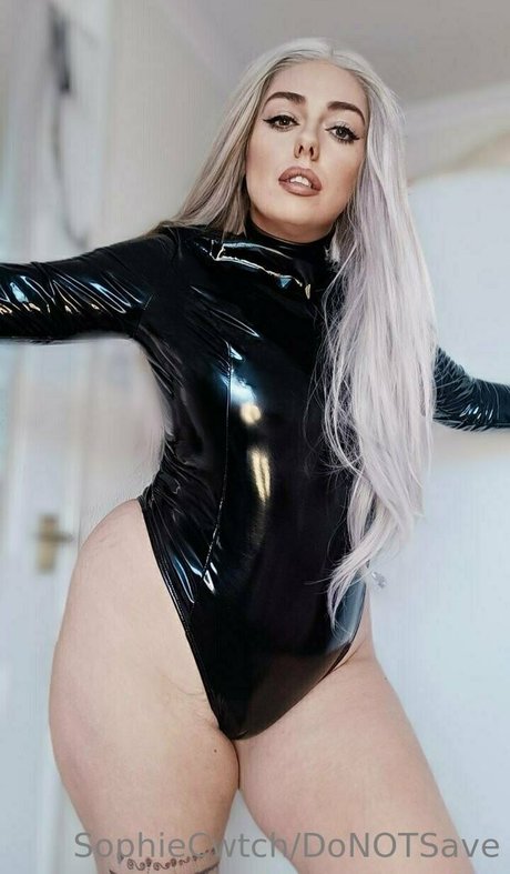 sophiecwtch model art pic