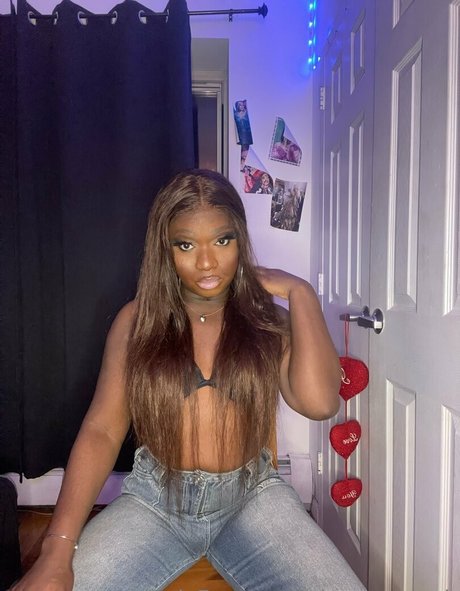 sissy serayah model adult pic